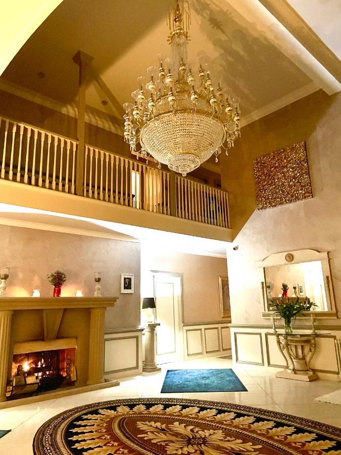 Finn Village - Loch Lomond Villa B&B - Black Room With Jacuzzi-Style Bath Glasgow Exterior foto